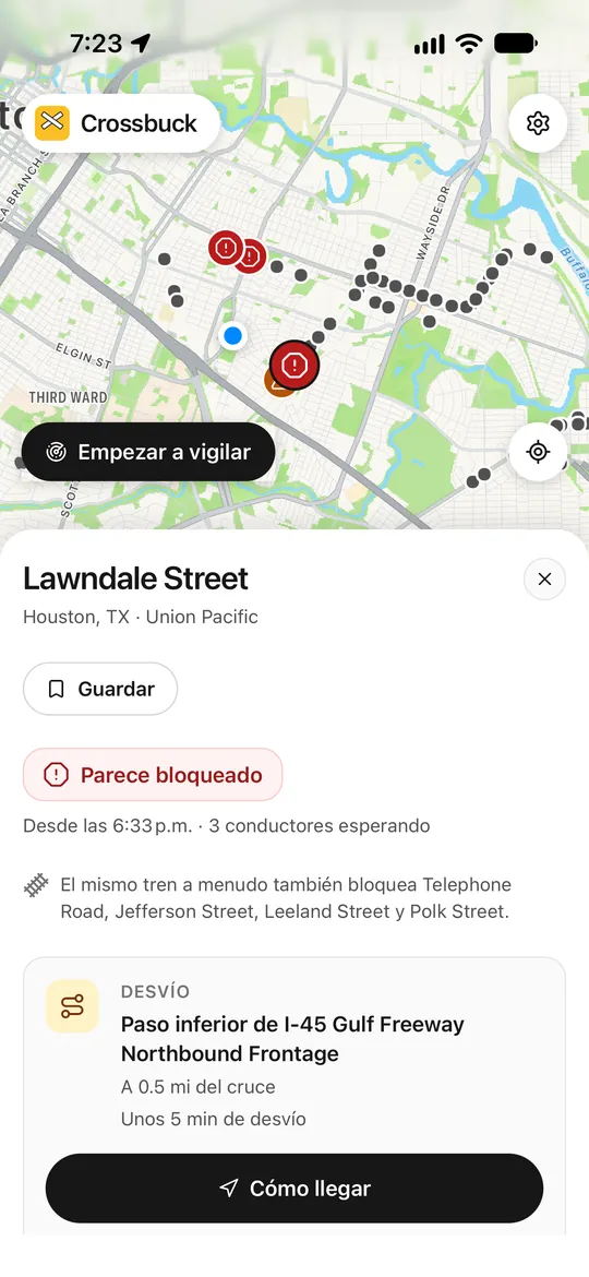 La misma tarjeta en iPhone, con el botón Guardar, el desvío y el botón Cómo llegar.