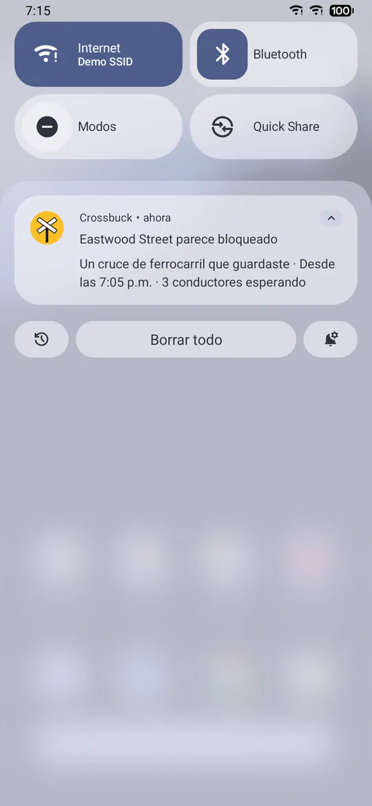 Una notificación en Android: Eastwood Street parece bloqueado, un cruce de ferrocarril que guardaste, desde las 7:05 p.m., 3 conductores esperando.